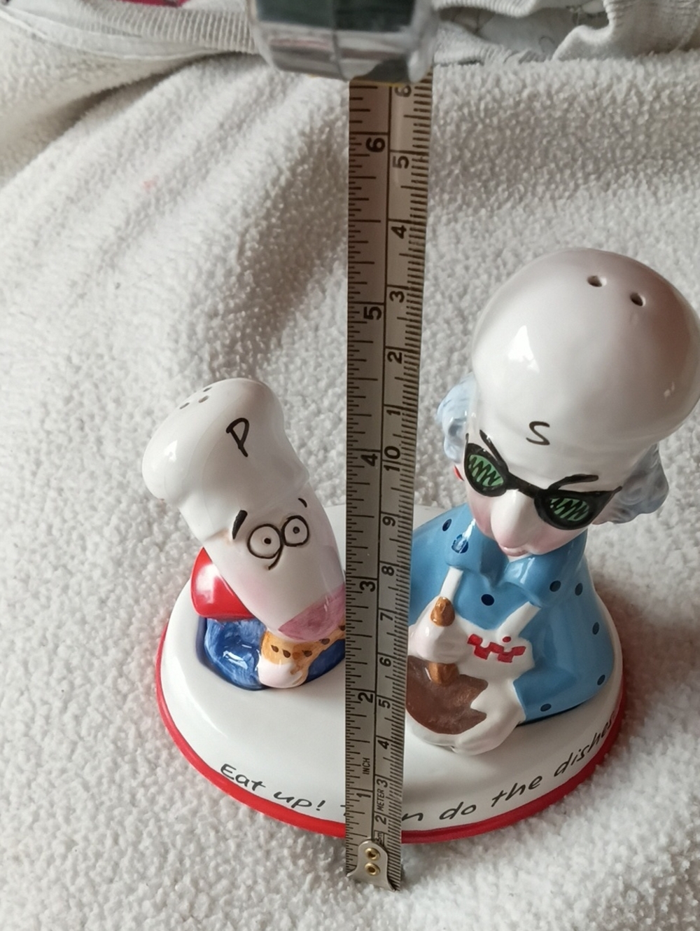 Maxine 3 Piece Salt & Pepper Shakers, Dedicated Stand, Shoebox At Hallmark, EUC - Picture 6 of 6
